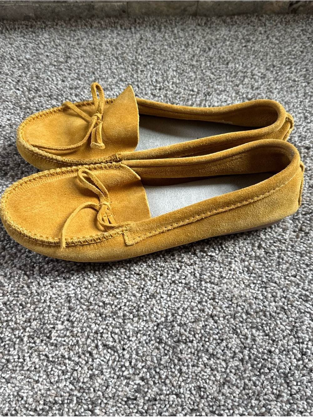 Minnetonka Suede Moccasin Loafers in Mustard Yellow Men’s 6 Womens 8 EUC